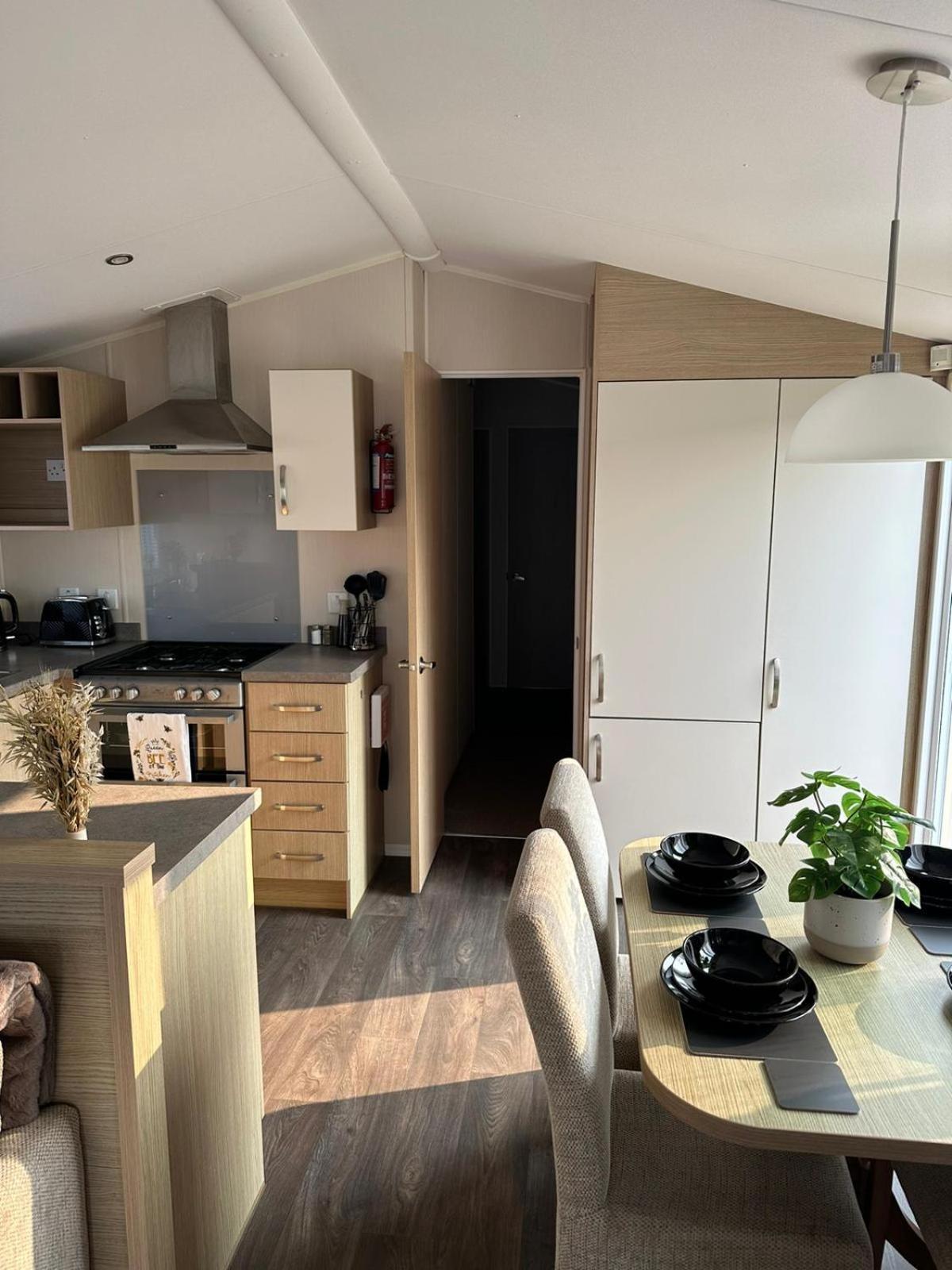 The Pixie Van Selsey Exterior foto