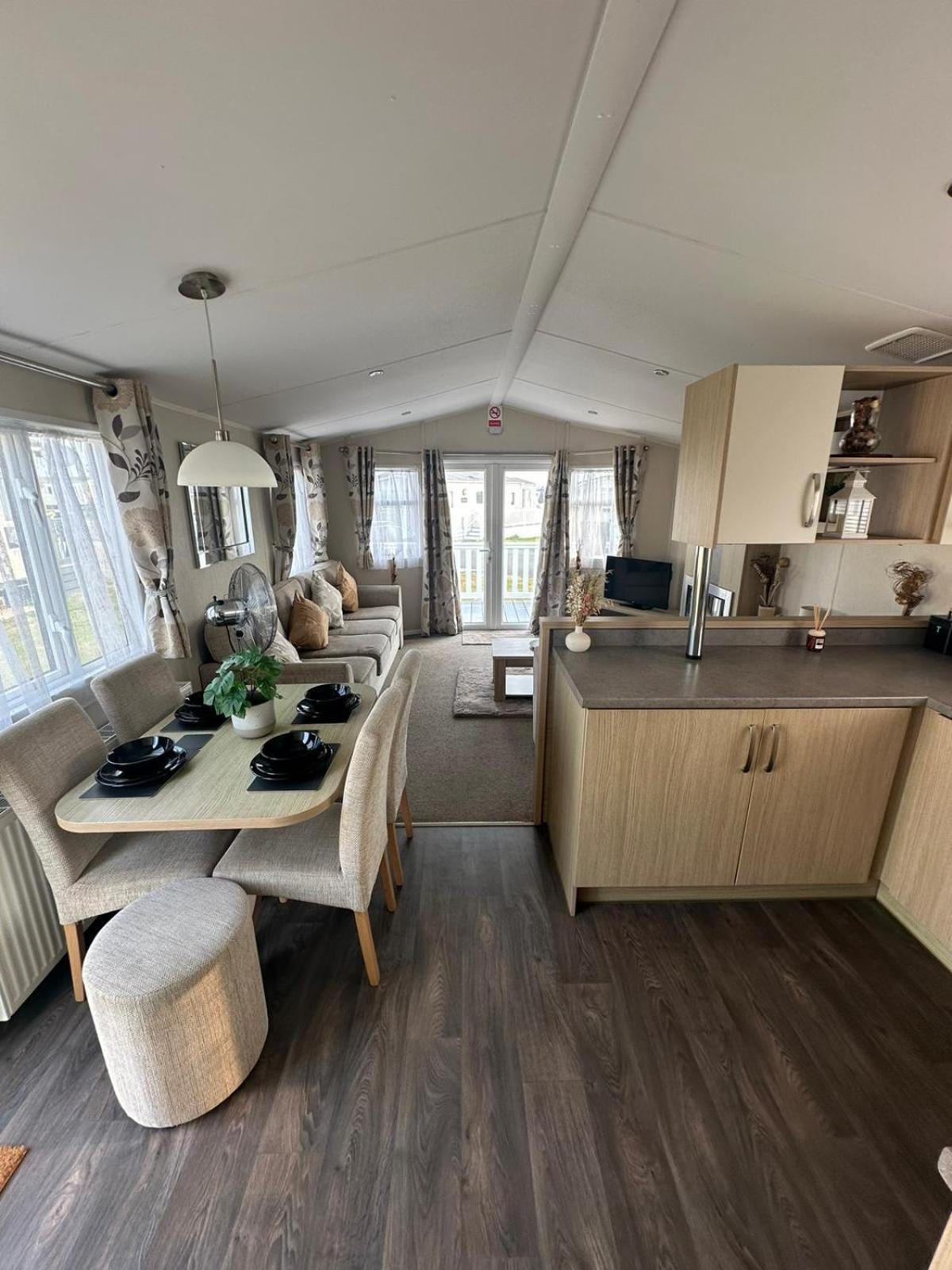 The Pixie Van Selsey Exterior foto