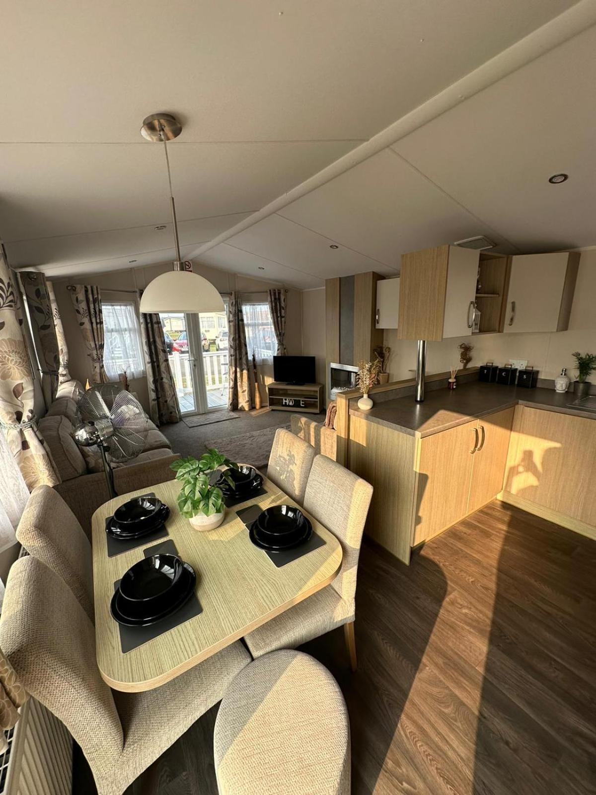 The Pixie Van Selsey Exterior foto
